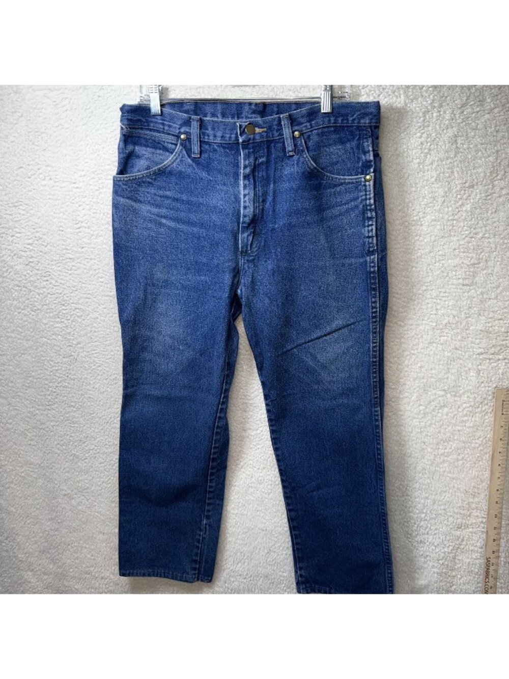 Wrangler Mens Classic Fit Jeans 34x28 Medium Wash Denim 936PWD A404 Cowboy
